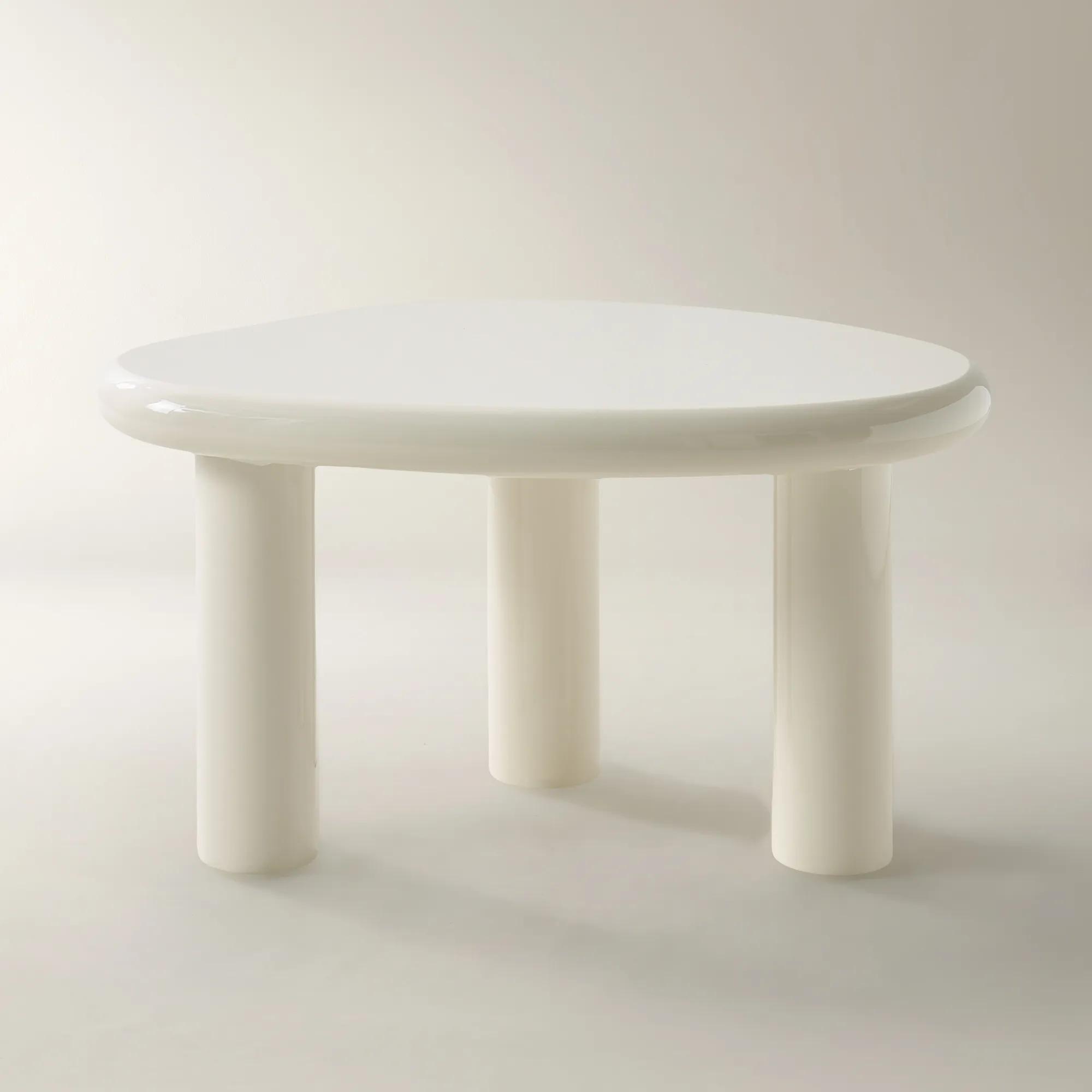 Iris Lacquer Nesting Coffee Table Set of 2 (36.3"-50.5") - White